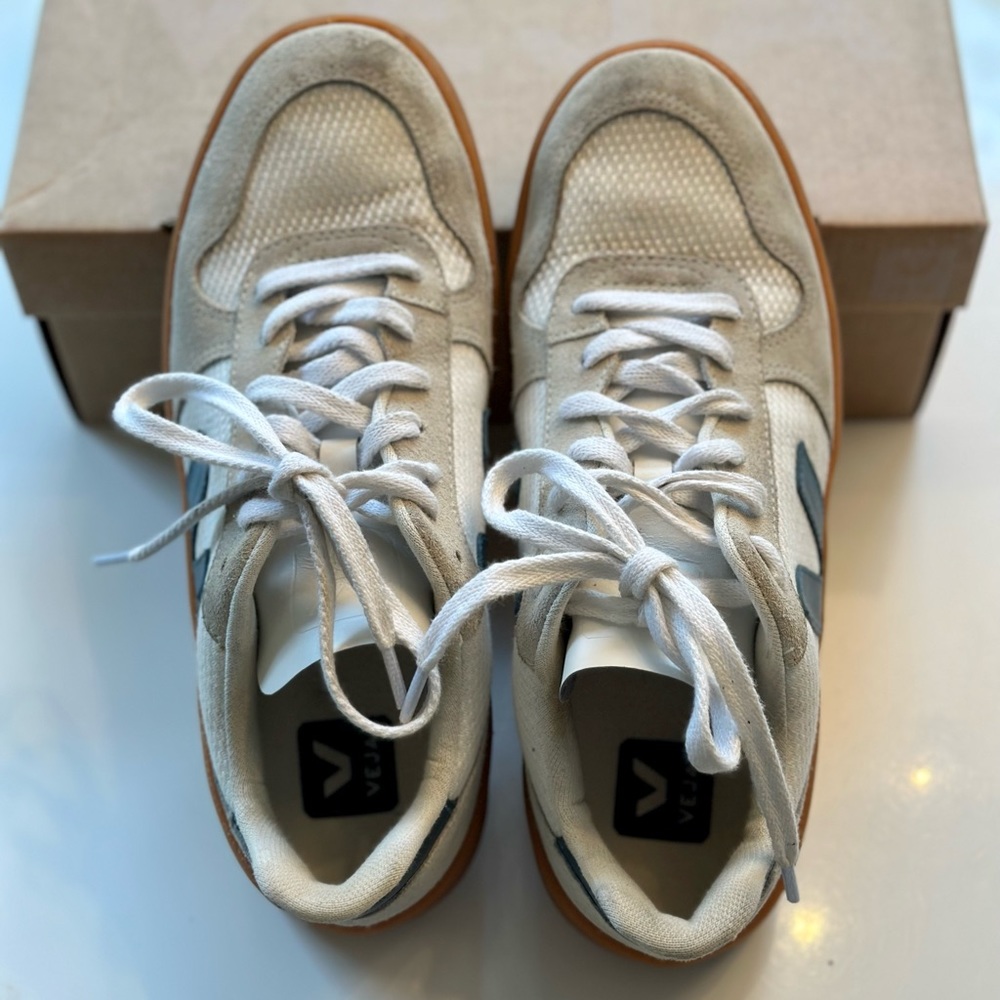 Veja V-10 B-Mesh Sneakers size 38